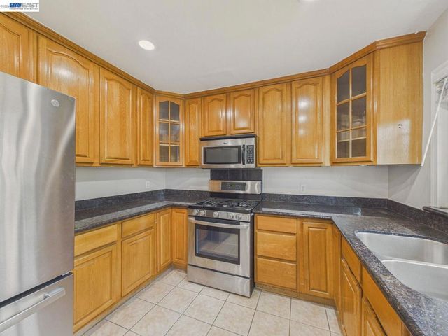 4015 Rusting Ave, Oakland, CA 94605