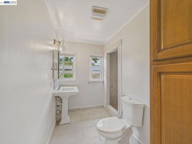 4015 Rusting Ave, Oakland, CA 94605