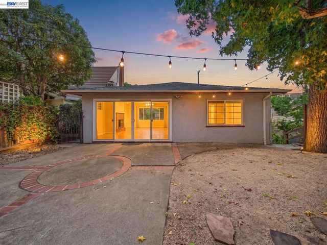 4015 Rusting Ave, Oakland, CA 94605