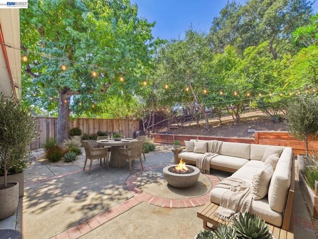 4015 Rusting Ave, Oakland, CA 94605
