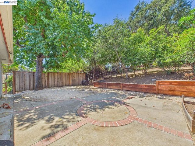 4015 Rusting Ave, Oakland, CA 94605
