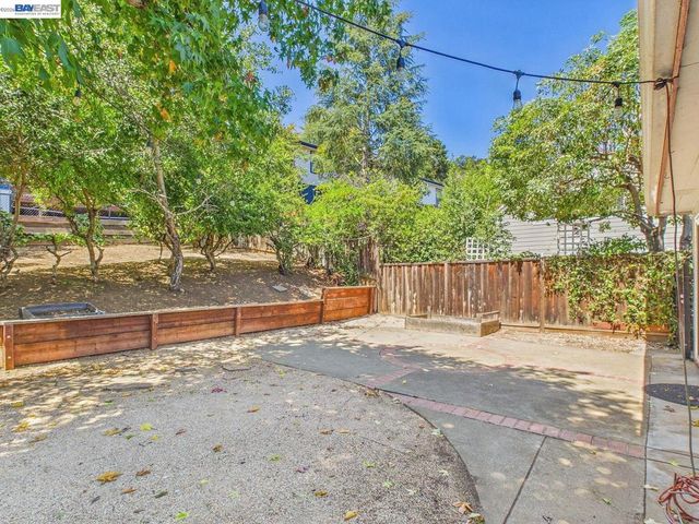 4015 Rusting Ave, Oakland, CA 94605