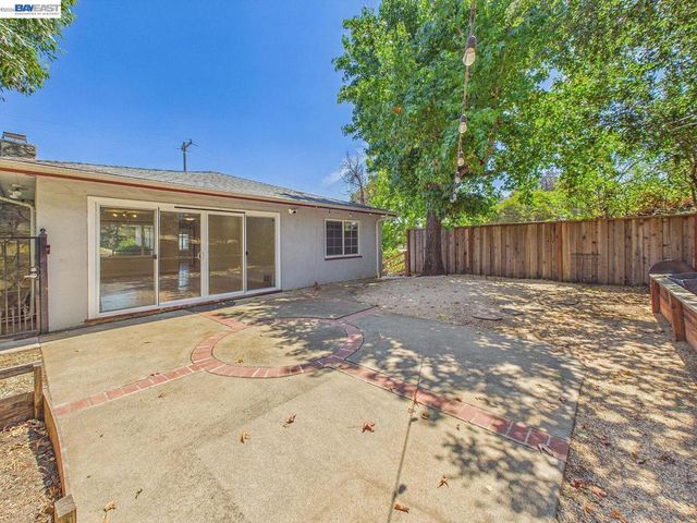 4015 Rusting Ave, Oakland, CA 94605