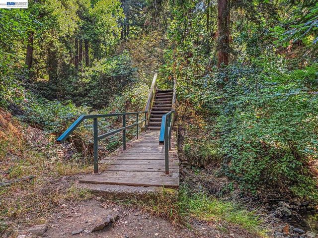 4015 Rusting Ave, Oakland, CA 94605