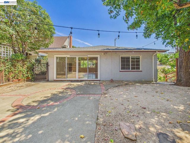 4015 Rusting Ave, Oakland, CA 94605