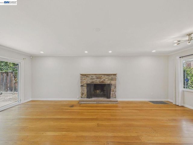 4015 Rusting Ave, Oakland, CA 94605