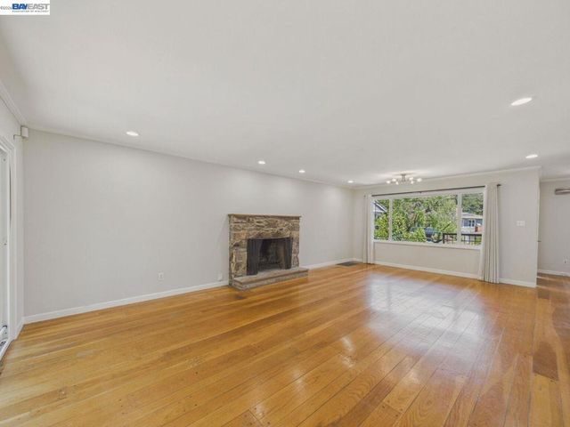 4015 Rusting Ave, Oakland, CA 94605