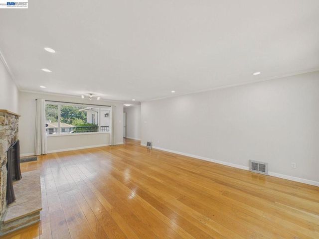 4015 Rusting Ave, Oakland, CA 94605