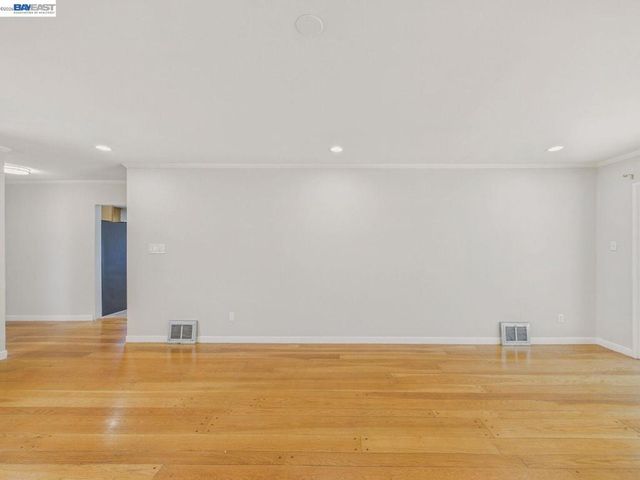 4015 Rusting Ave, Oakland, CA 94605