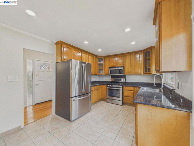 4015 Rusting Ave, Oakland, CA 94605
