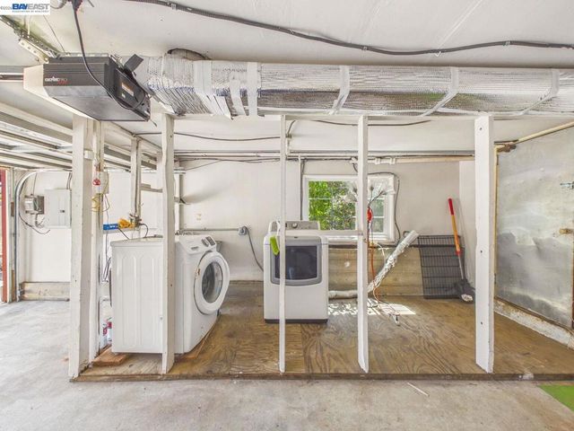 4015 Rusting Ave, Oakland, CA 94605