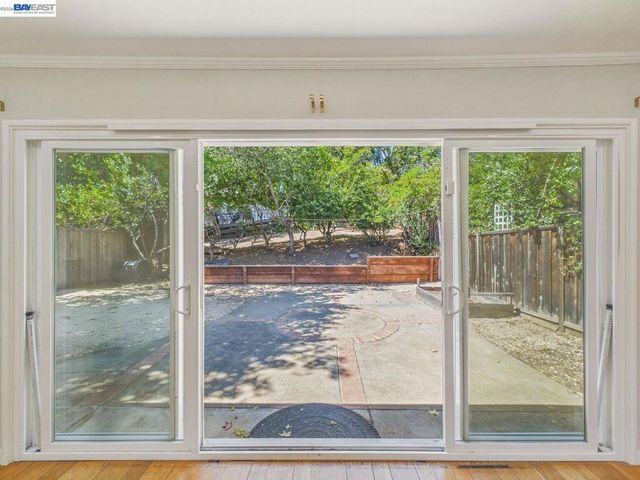4015 Rusting Ave, Oakland, CA 94605