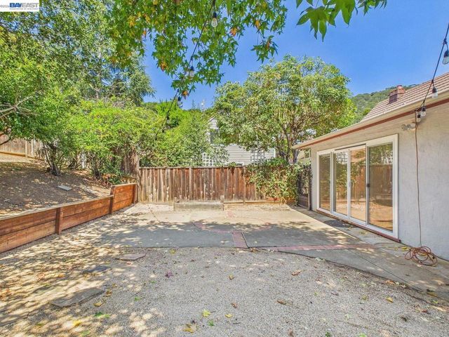 4015 Rusting Ave, Oakland, CA 94605