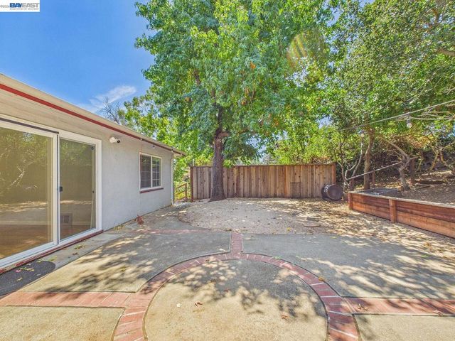 4015 Rusting Ave, Oakland, CA 94605