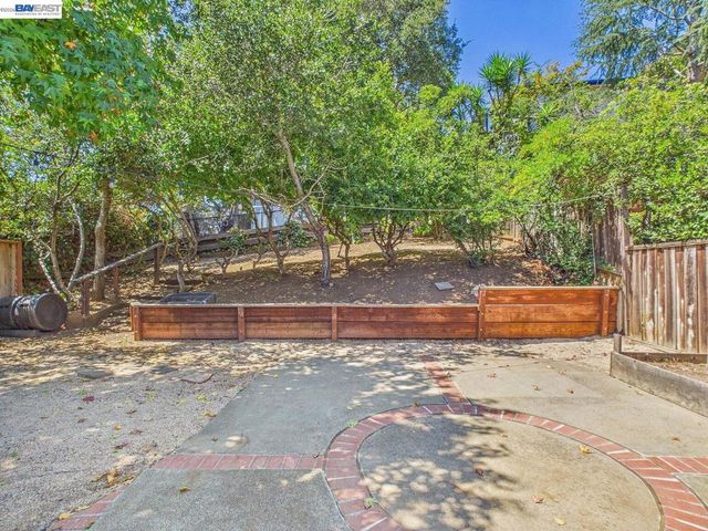4015 Rusting Ave, Oakland, CA 94605
