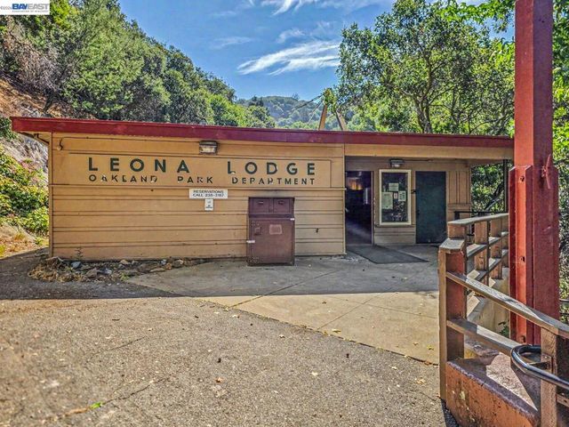 4015 Rusting Ave, Oakland, CA 94605