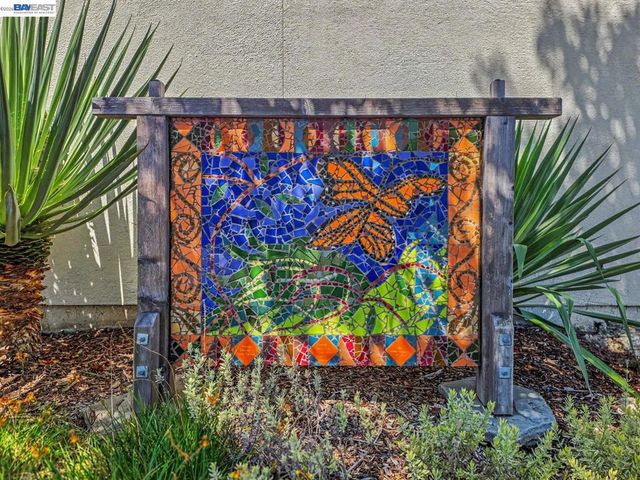 4015 Rusting Ave, Oakland, CA 94605