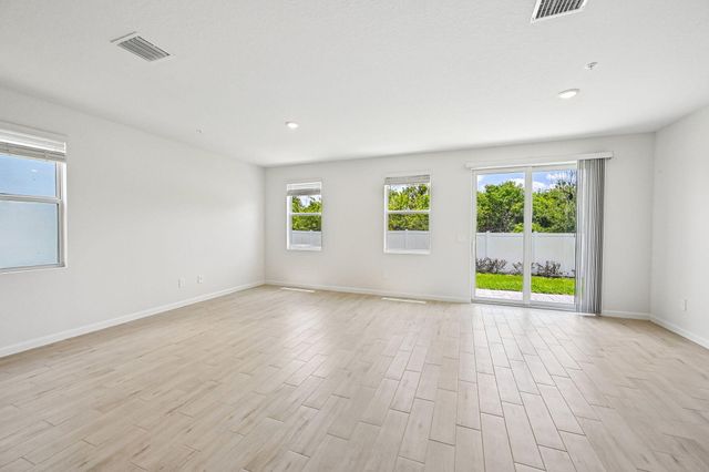 602 Salisbury Circle, Fort Pierce, FL 34982