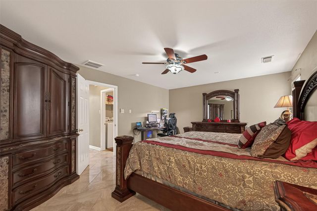 12002 S Christophers Walk Court, Houston, TX 77089