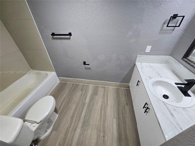 12555 NW 11th Way 103, Miami, FL 33182