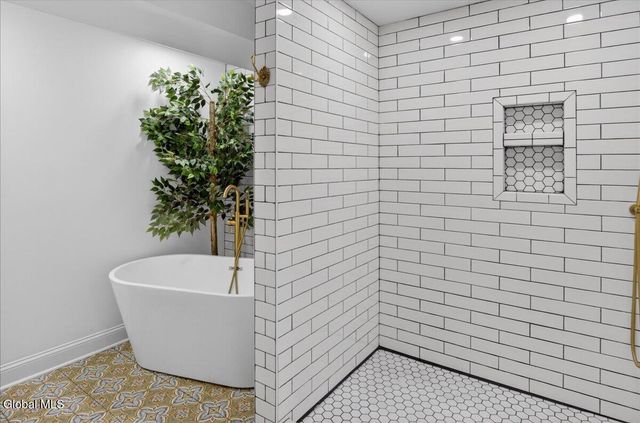 19 Berkeley Way, Wilton, NY 12866