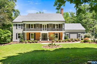 17 Sandalwood Drive, Warren, NJ 07059
