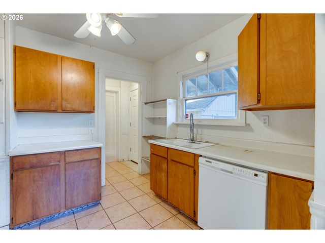 2223 Se 139th Ave, Portland, OR 97233