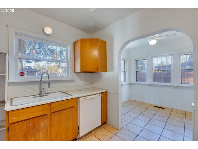 2223 Se 139th Ave, Portland, OR 97233