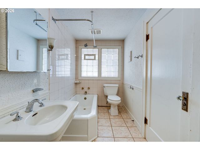 2223 Se 139th Ave, Portland, OR 97233