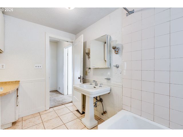 2223 Se 139th Ave, Portland, OR 97233