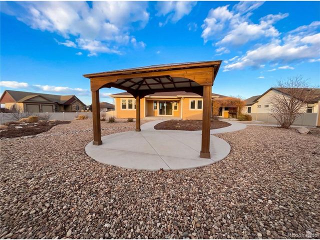 7401 Turnbull Ct, Windsor, CO 80550