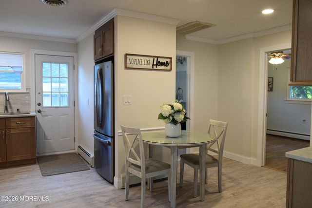16 Mount Katadin Drive, Toms River, NJ 08753