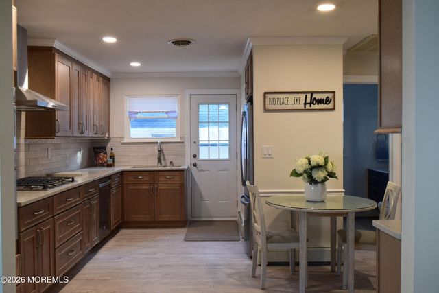 16 Mount Katadin Drive, Toms River, NJ 08753