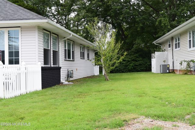 16 Mount Katadin Drive, Toms River, NJ 08753