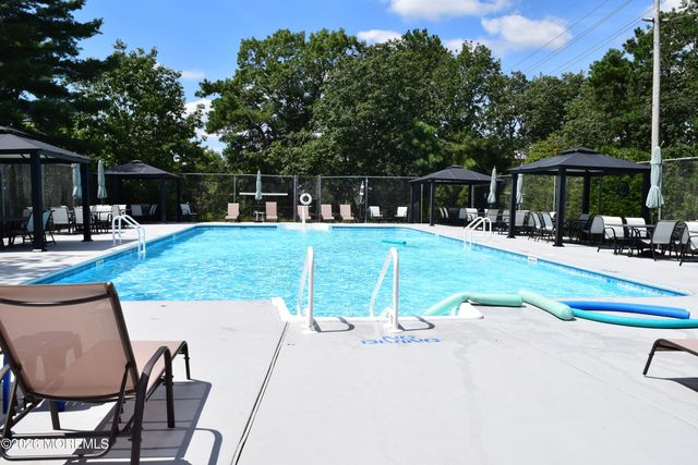16 Mount Katadin Drive, Toms River, NJ 08753