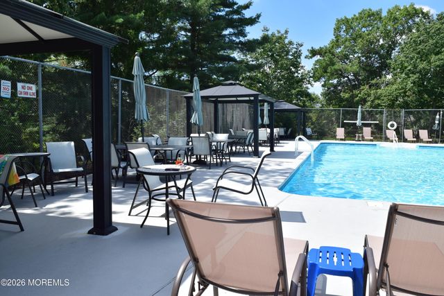 16 Mount Katadin Drive, Toms River, NJ 08753