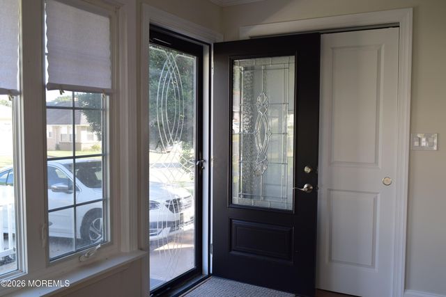 16 Mount Katadin Drive, Toms River, NJ 08753