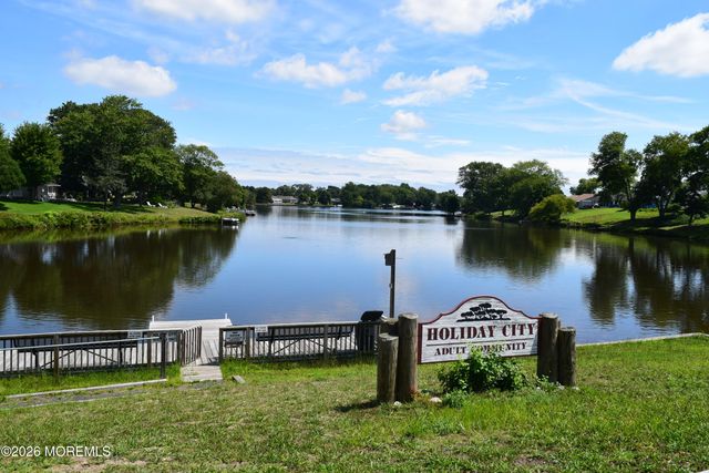 16 Mount Katadin Drive, Toms River, NJ 08753