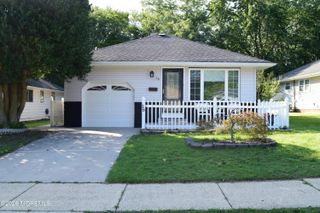 16 Mount Katadin Drive, Toms River, NJ 08753