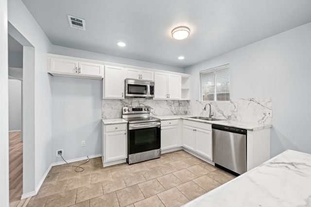 5617 Blackmore Avenue, Fort Worth, TX 76107