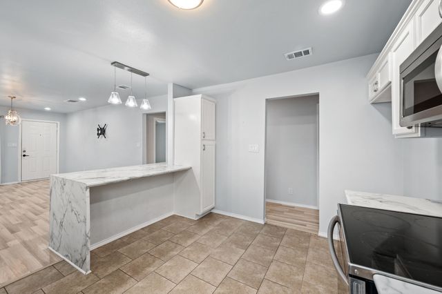 5617 Blackmore Avenue, Fort Worth, TX 76107