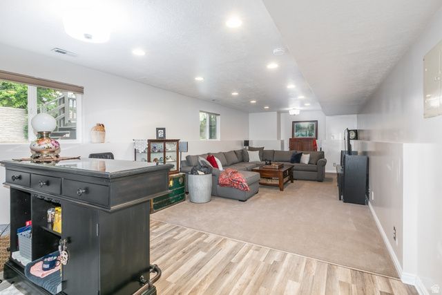 10183 S HICKORY POINT DR, Sandy, UT 84092