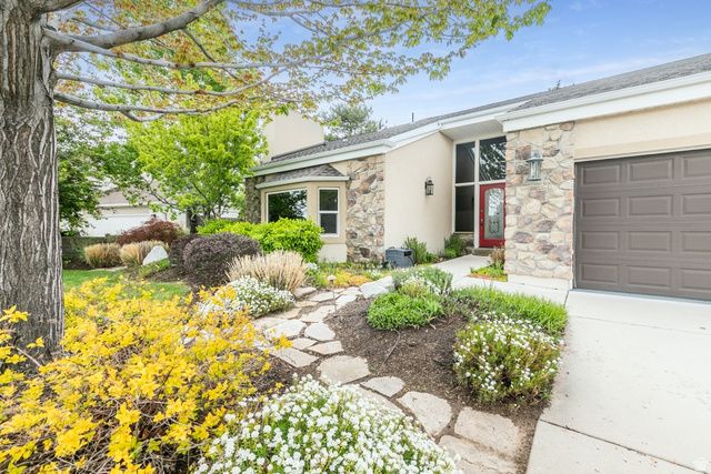10183 S HICKORY POINT DR, Sandy, UT 84092