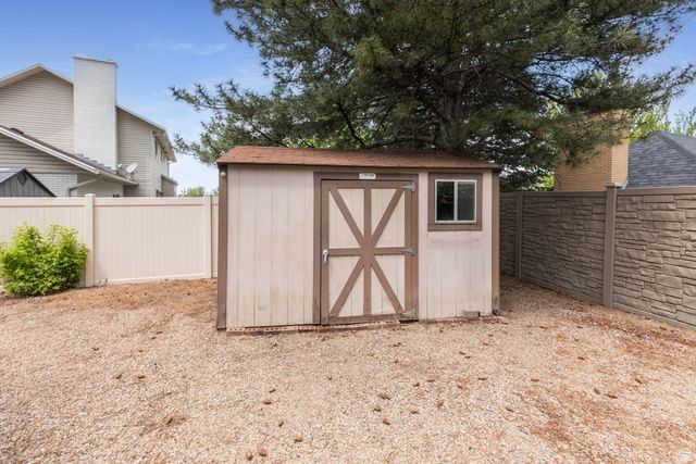 10183 S HICKORY POINT DR, Sandy, UT 84092