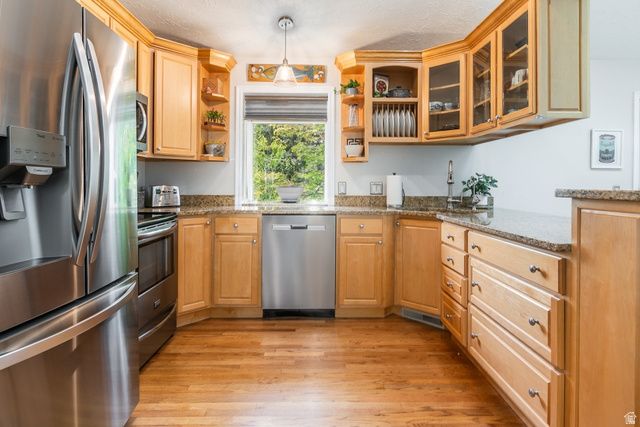 10183 S HICKORY POINT DR, Sandy, UT 84092