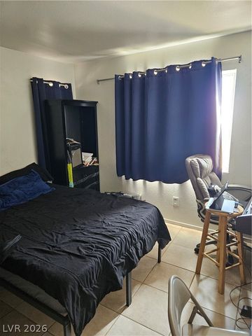 2005 Emerald Green Avenue, Las Vegas, NV 89106