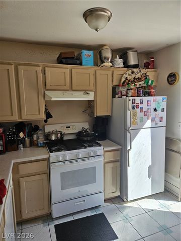 2005 Emerald Green Avenue, Las Vegas, NV 89106