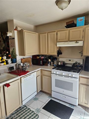 2005 Emerald Green Avenue, Las Vegas, NV 89106