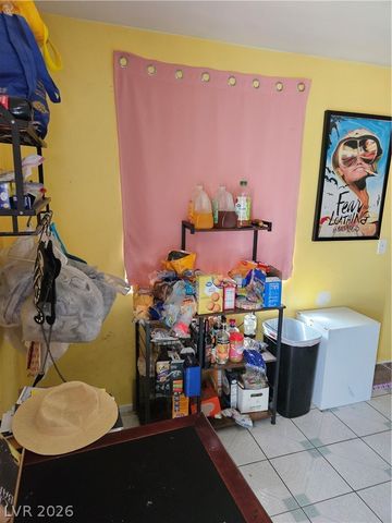 2005 Emerald Green Avenue, Las Vegas, NV 89106