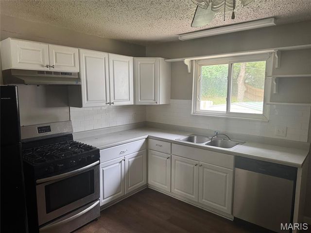 1090 Howdershell Road, Florissant, MO 63031